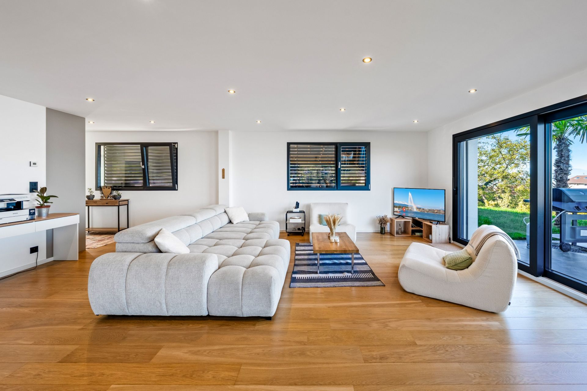 luxury house 6 Rooms for sale on LUGRIN (74500)