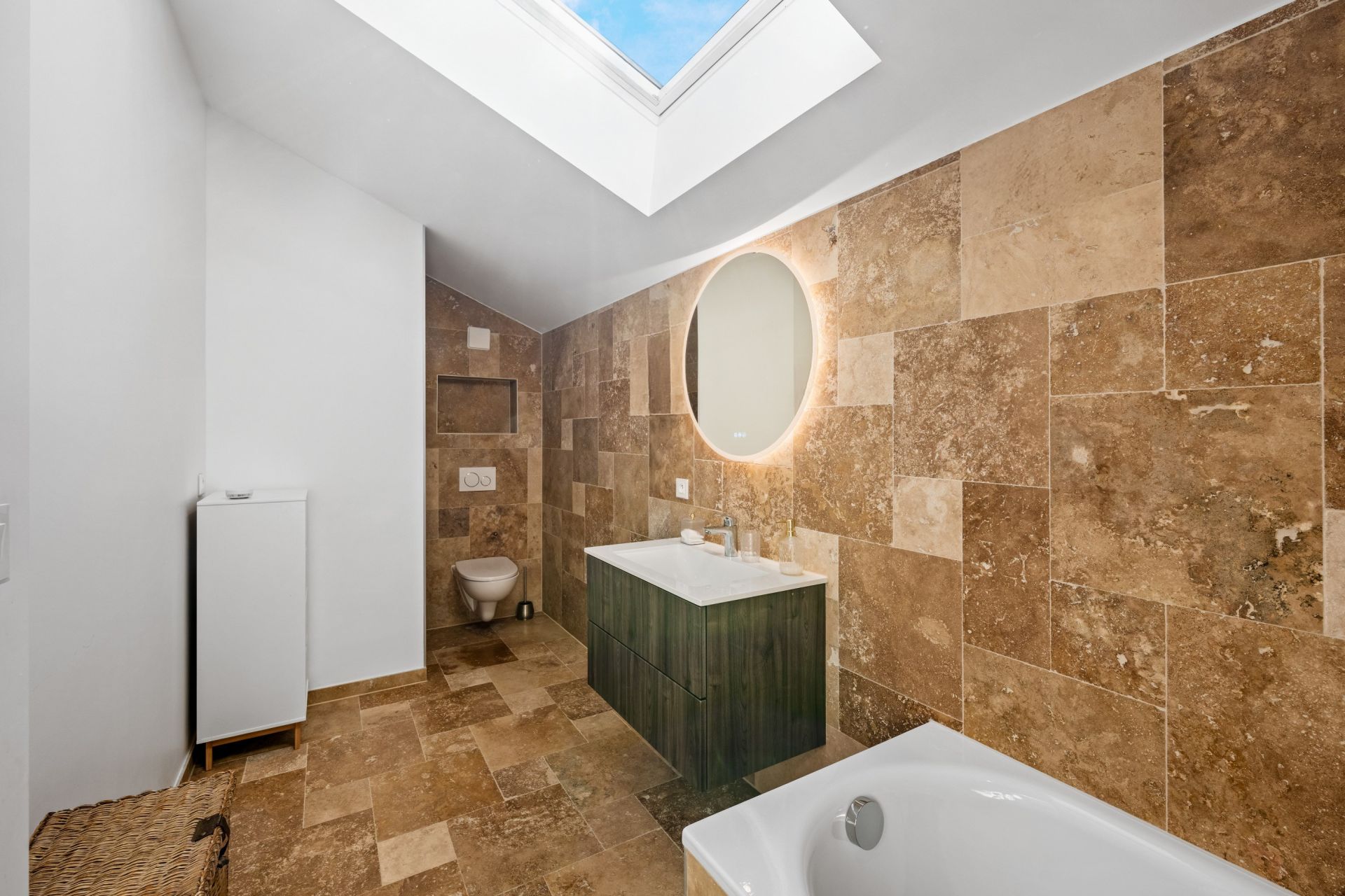luxury house 6 Rooms for sale on LUGRIN (74500)