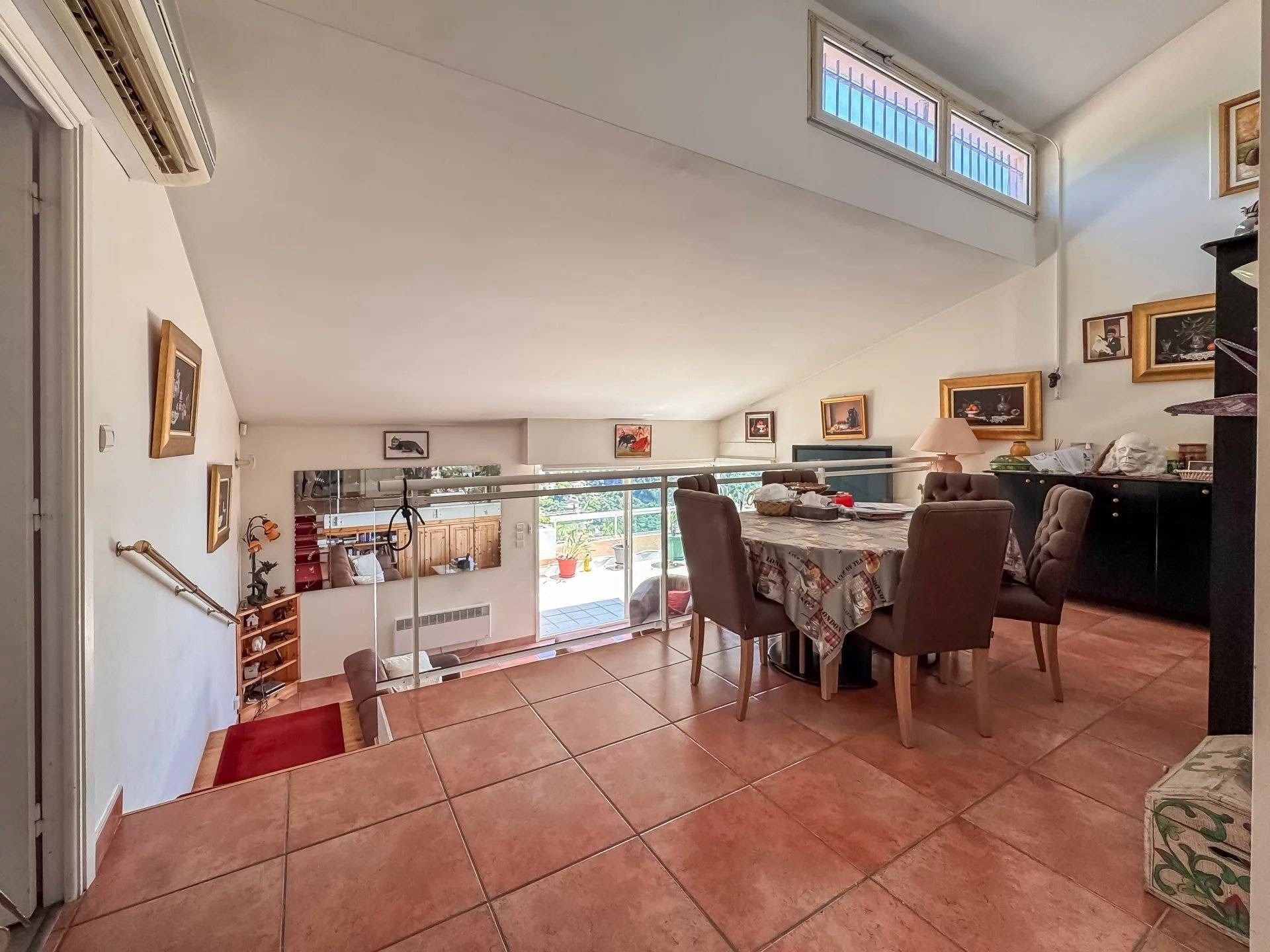 duplex de luxe 4 Pièces en vente sur EZE (06360)