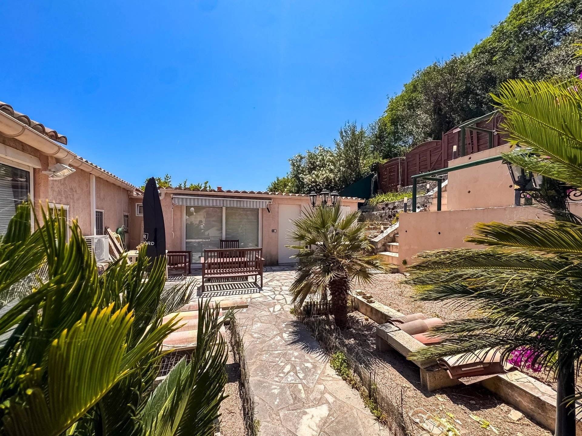 duplex de luxe 4 Pièces en vente sur EZE (06360)