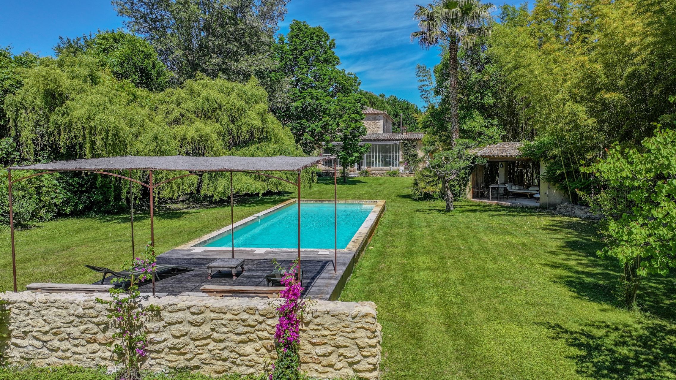 luxury house 12 Rooms for sale on ALTHEN DES PALUDS (84210)