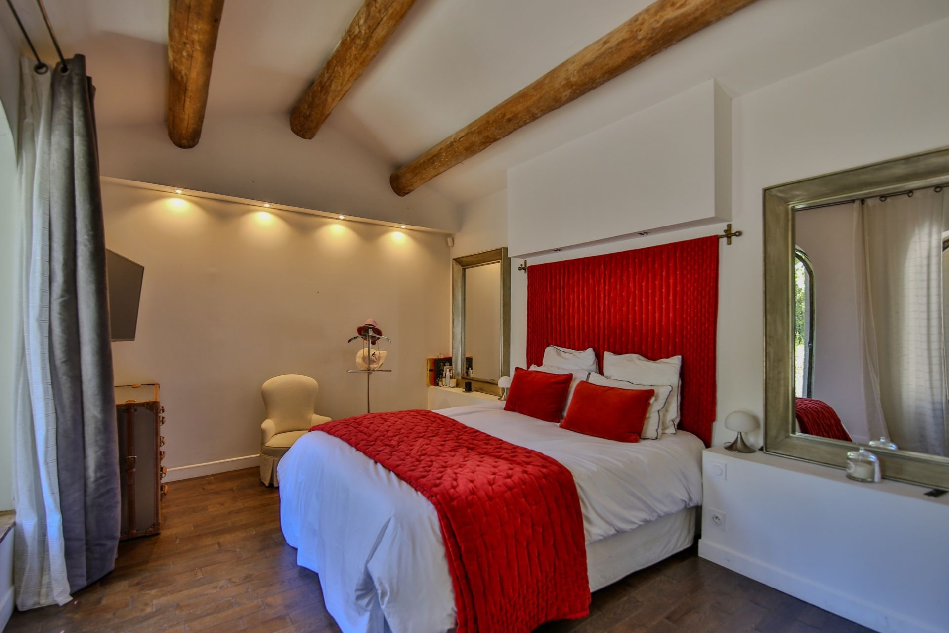 luxury house 12 Rooms for sale on ALTHEN DES PALUDS (84210)