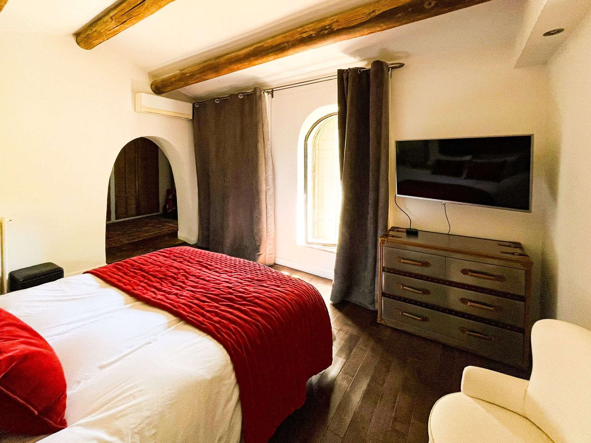 luxury house 12 Rooms for sale on ALTHEN DES PALUDS (84210)