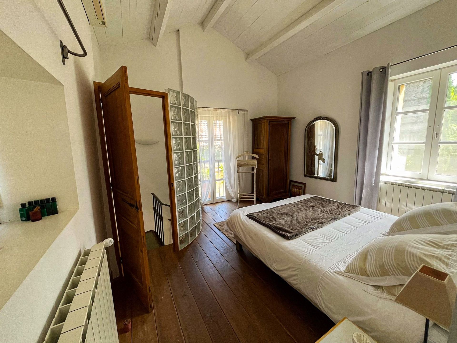 luxury house 12 Rooms for sale on ALTHEN DES PALUDS (84210)