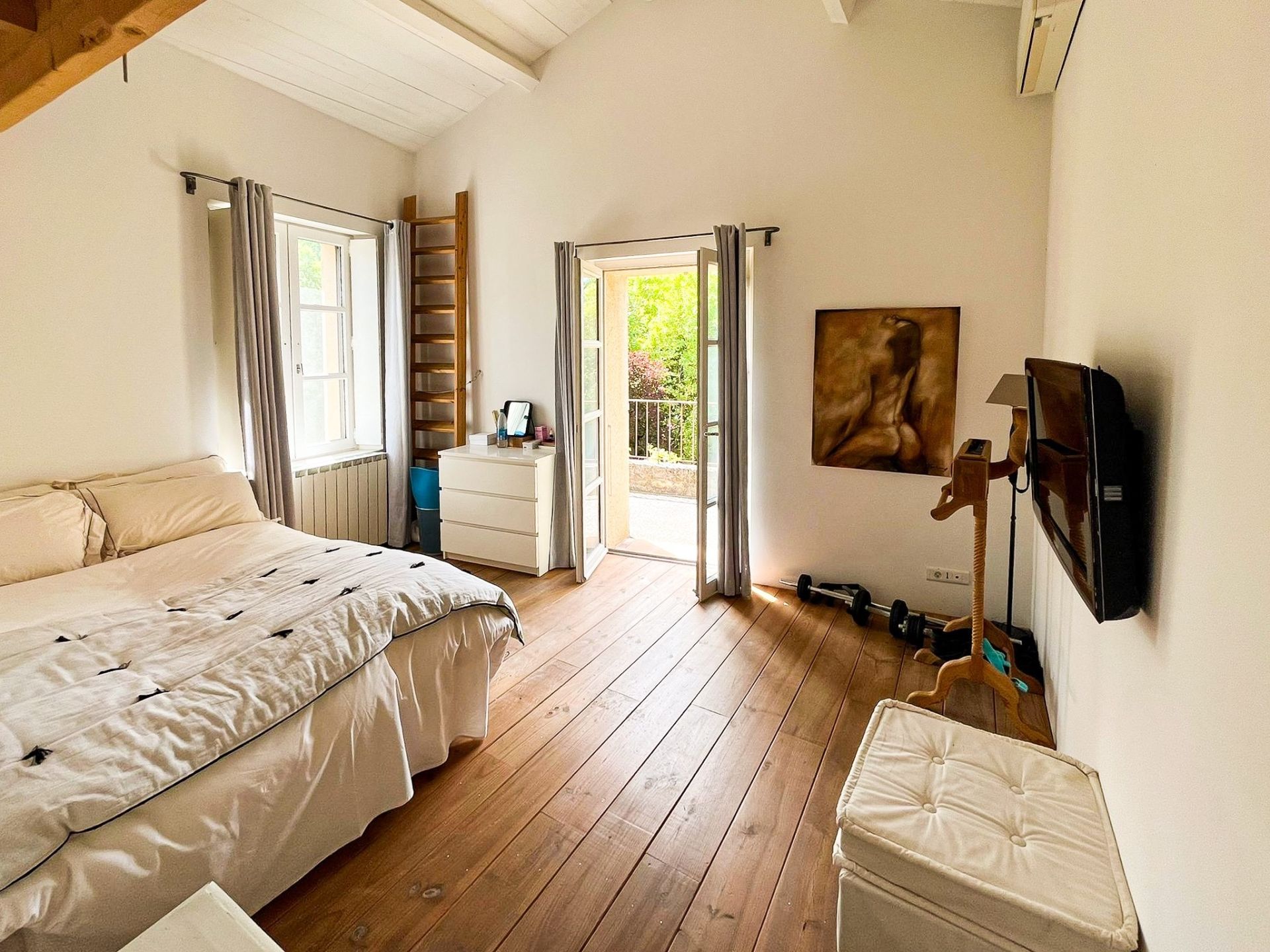 luxury house 12 Rooms for sale on ALTHEN DES PALUDS (84210)