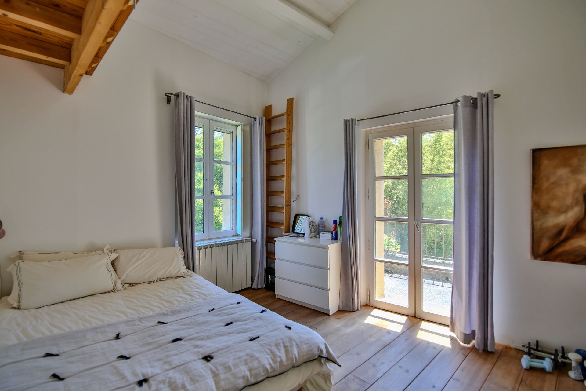 luxury house 12 Rooms for sale on ALTHEN DES PALUDS (84210)