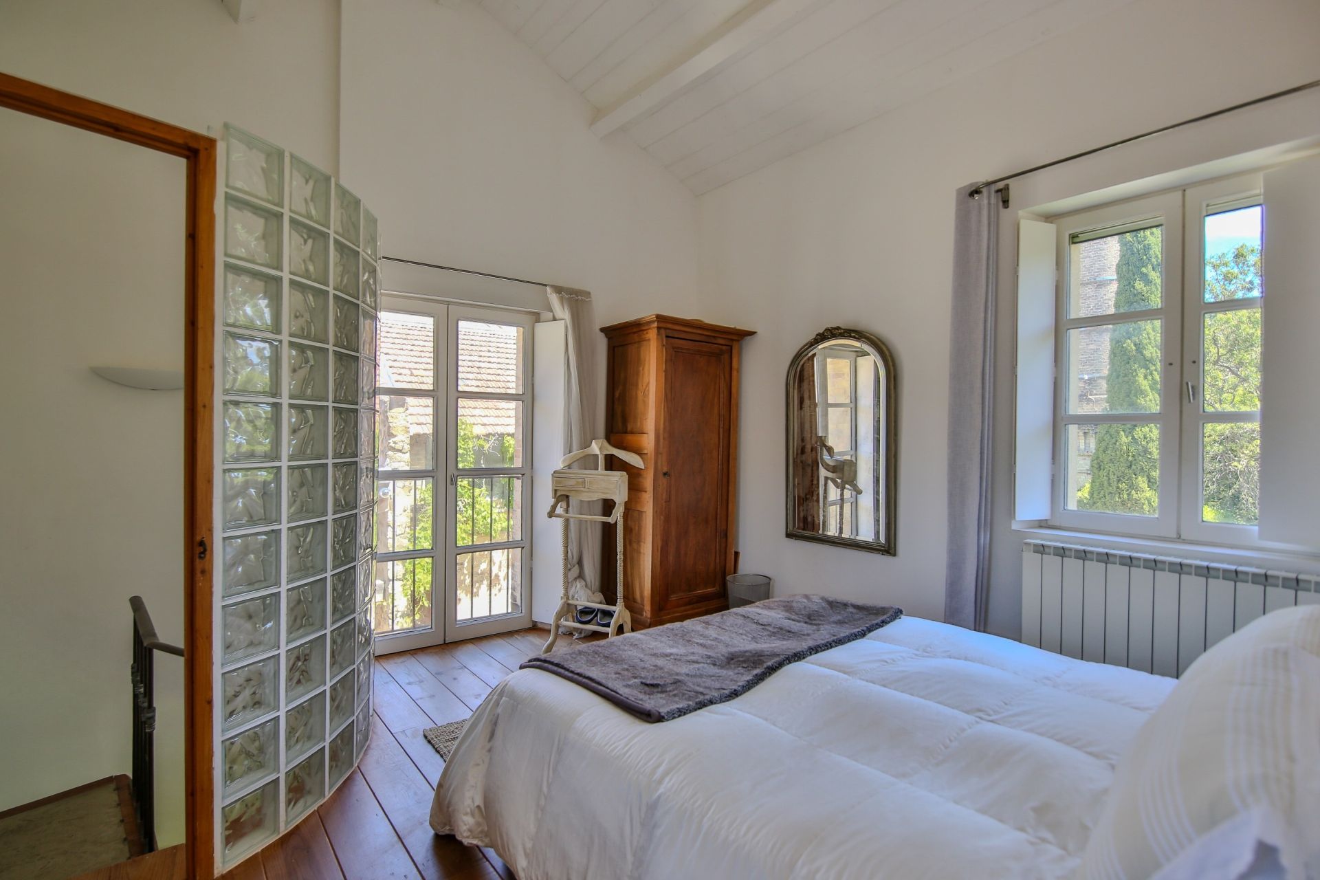 luxury house 12 Rooms for sale on ALTHEN DES PALUDS (84210)
