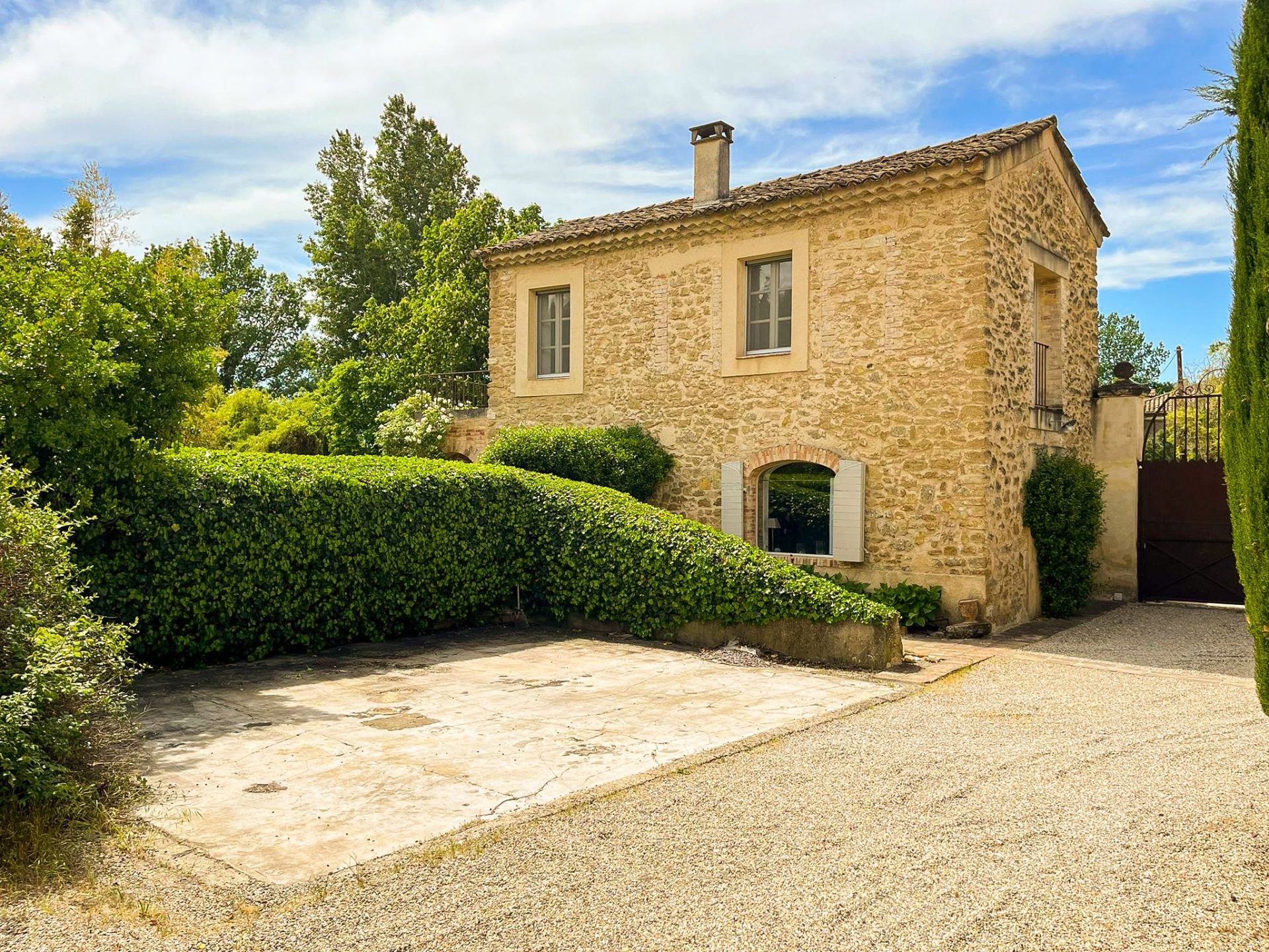 luxury house 12 Rooms for sale on ALTHEN DES PALUDS (84210)