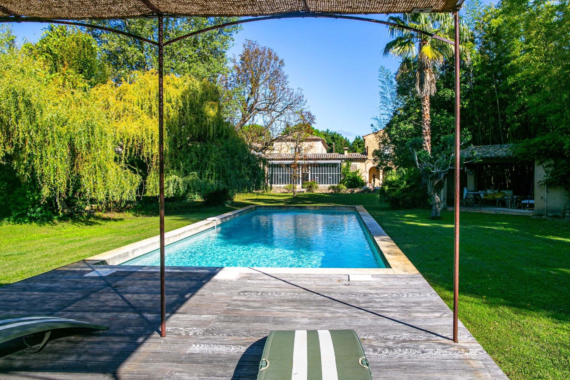 luxury house 12 Rooms for sale on ALTHEN DES PALUDS (84210)