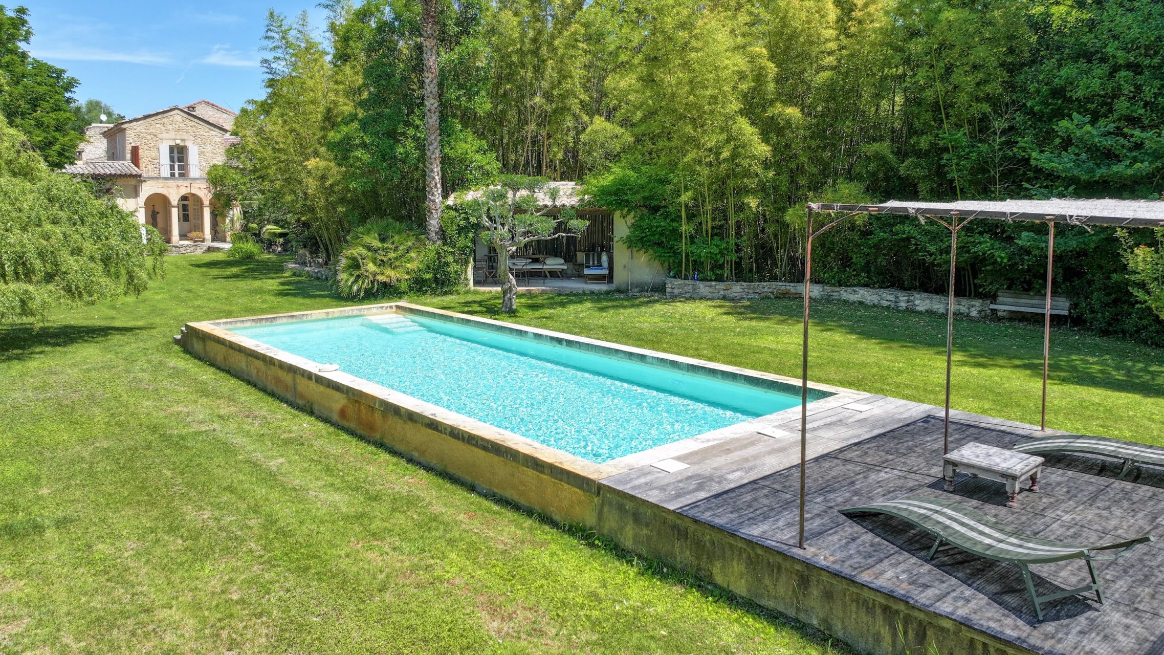 luxury house 12 Rooms for sale on ALTHEN DES PALUDS (84210)