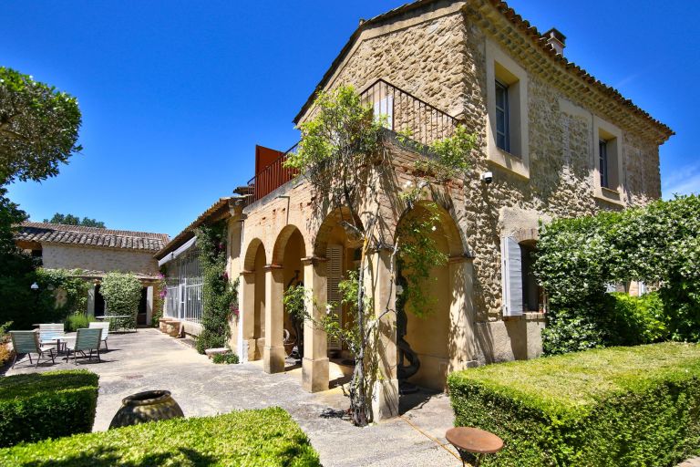 luxury house 12 Rooms for sale on ALTHEN DES PALUDS (84210)