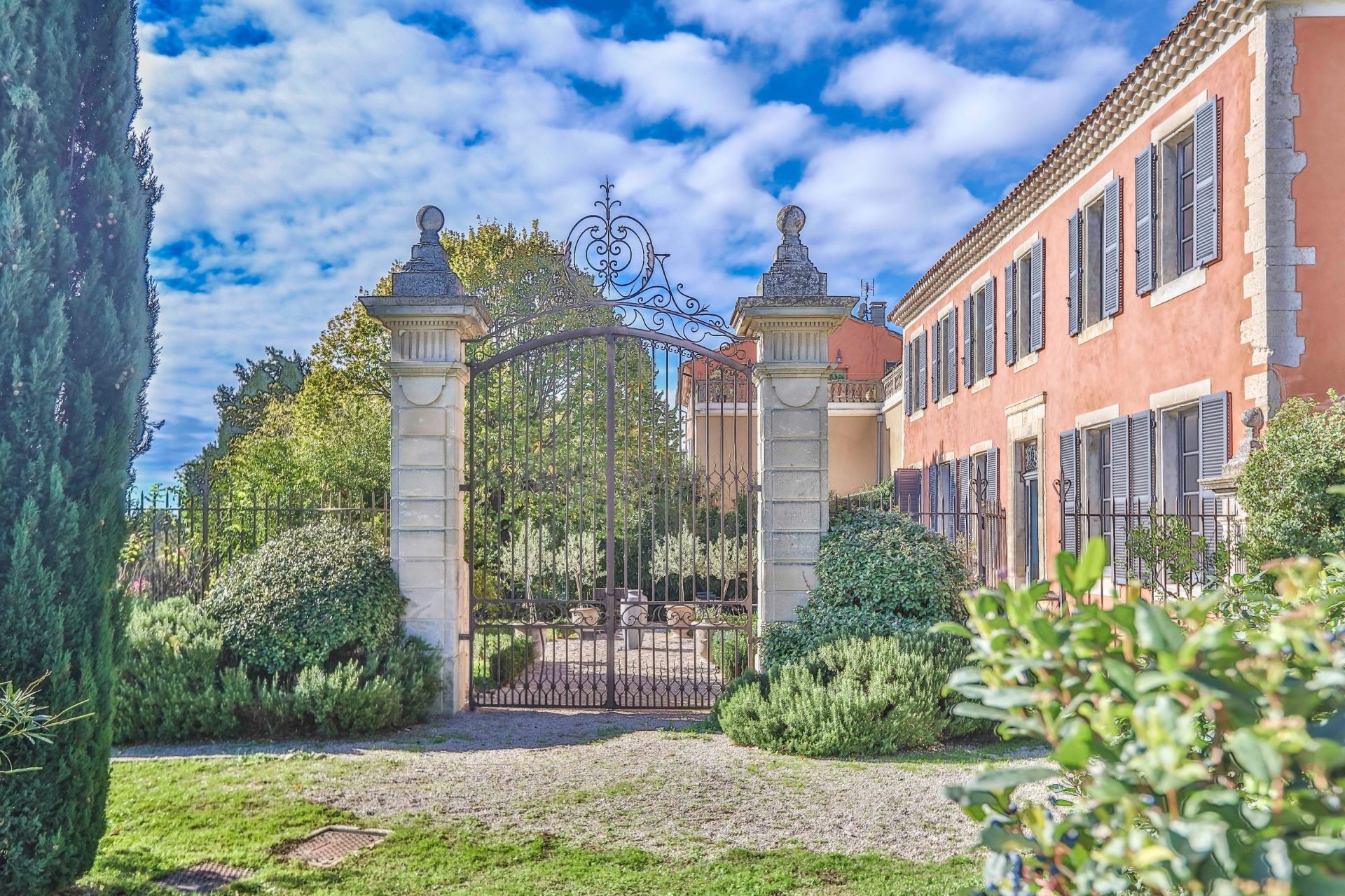 luxury property 21 Rooms for sale on LORIOL DU COMTAT (84870)