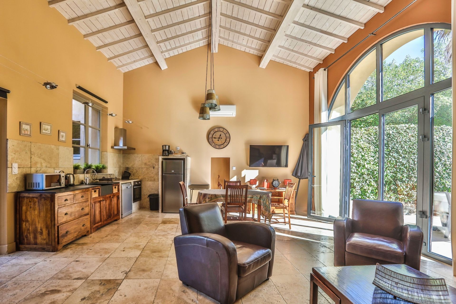 propriété de luxe 21 Pièces en vente sur LORIOL DU COMTAT (84870)