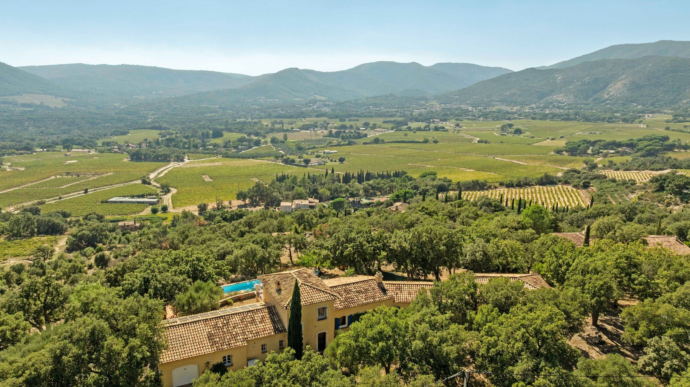 luxury villa 10 Rooms for sale on LE PLAN DE LA TOUR (83120)