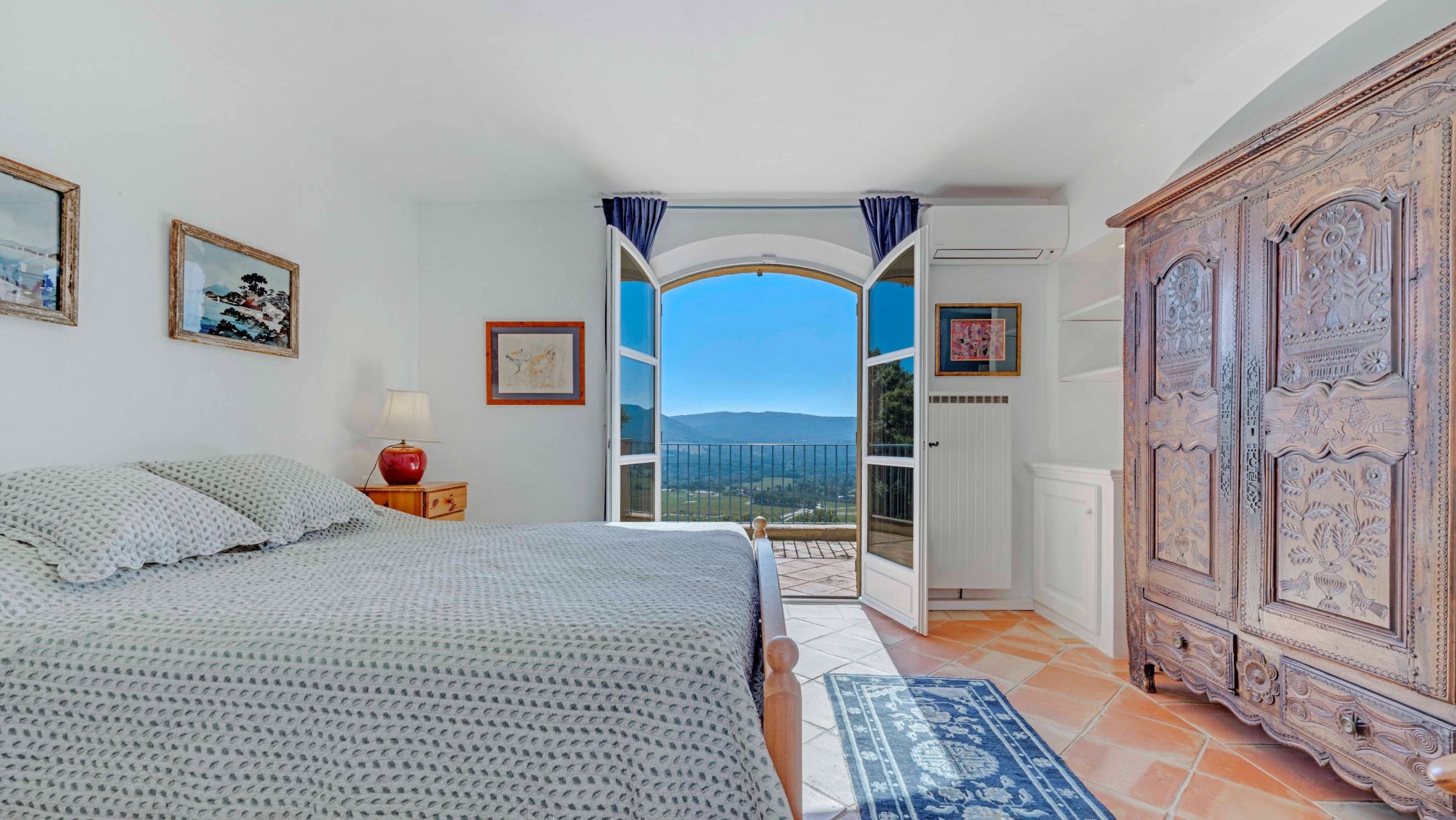 luxury villa 10 Rooms for sale on LE PLAN DE LA TOUR (83120)