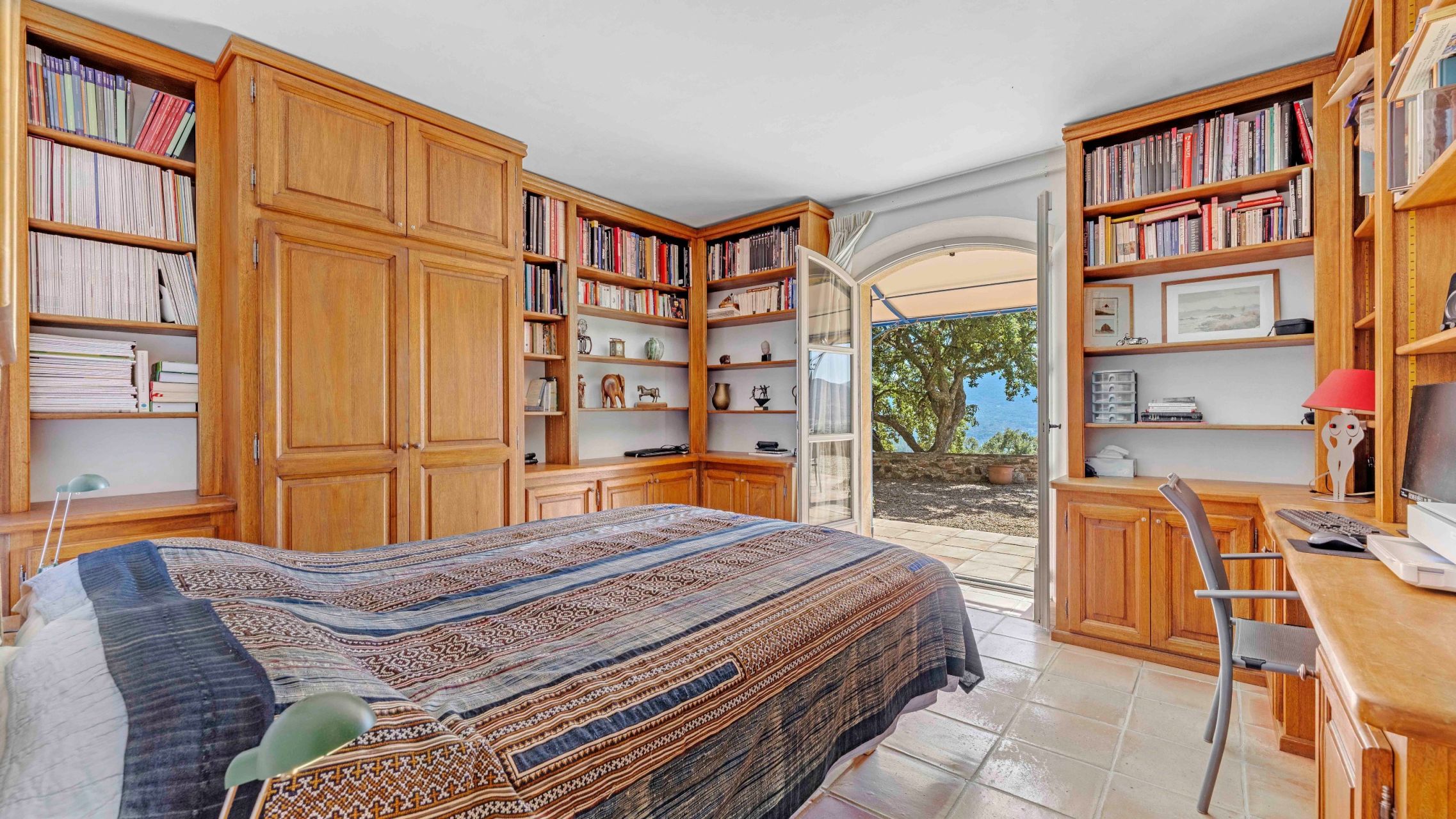 luxury villa 10 Rooms for sale on LE PLAN DE LA TOUR (83120)