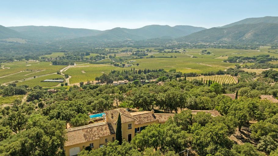 luxury villa 10 Rooms for sale on LE PLAN DE LA TOUR (83120)