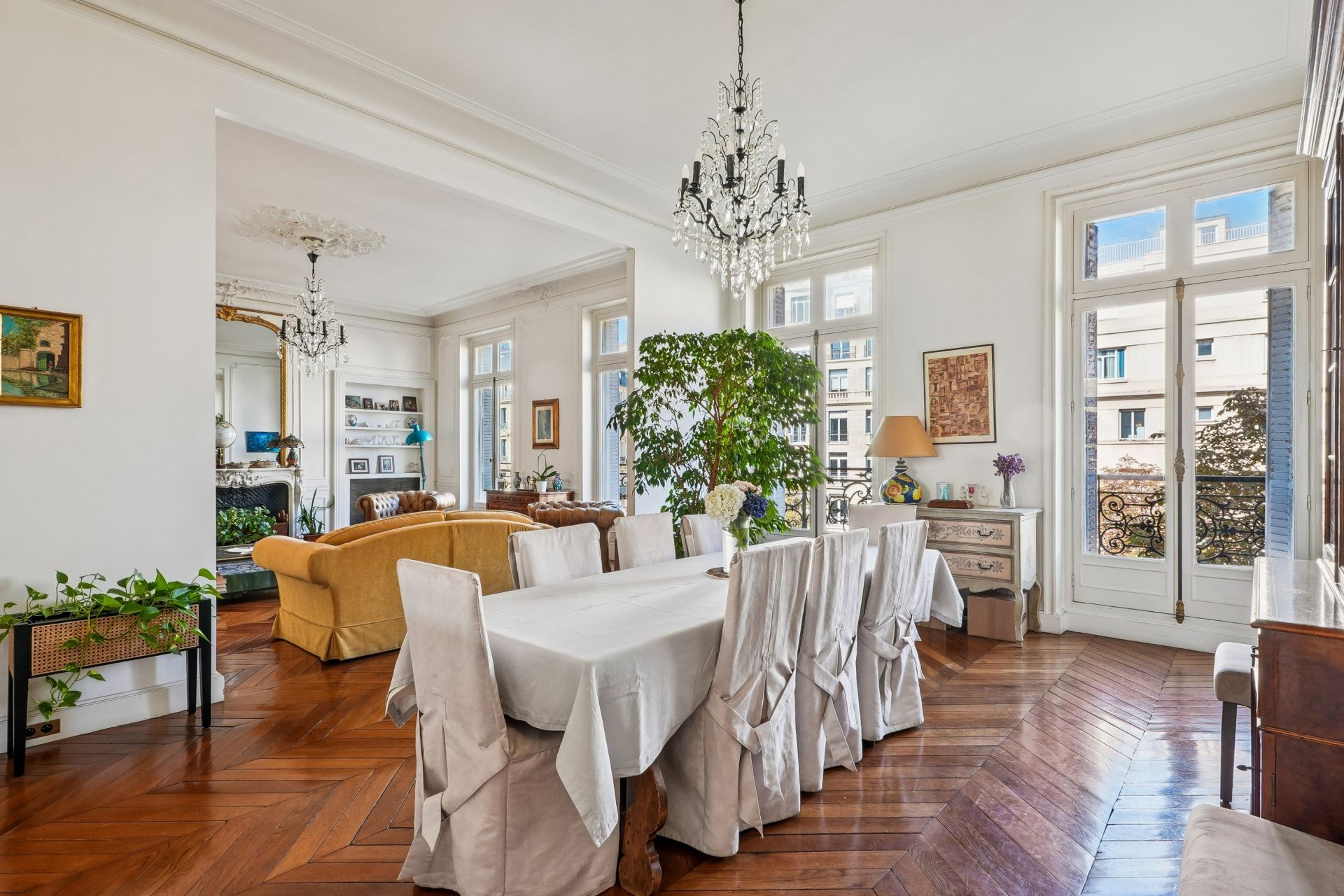 luxury apartment 5 Rooms for sale on PARIS (75008)
