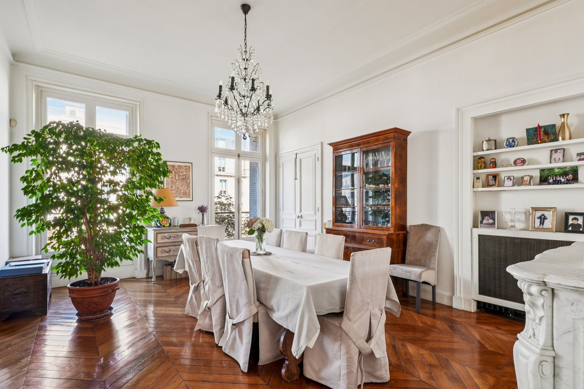 luxury apartment 5 Rooms for sale on PARIS (75008)