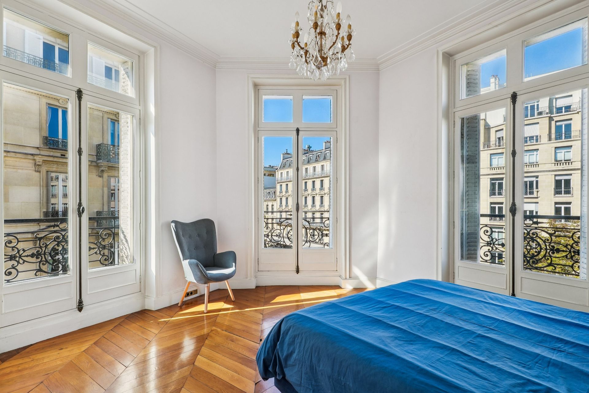 luxury apartment 5 Rooms for sale on PARIS (75008)