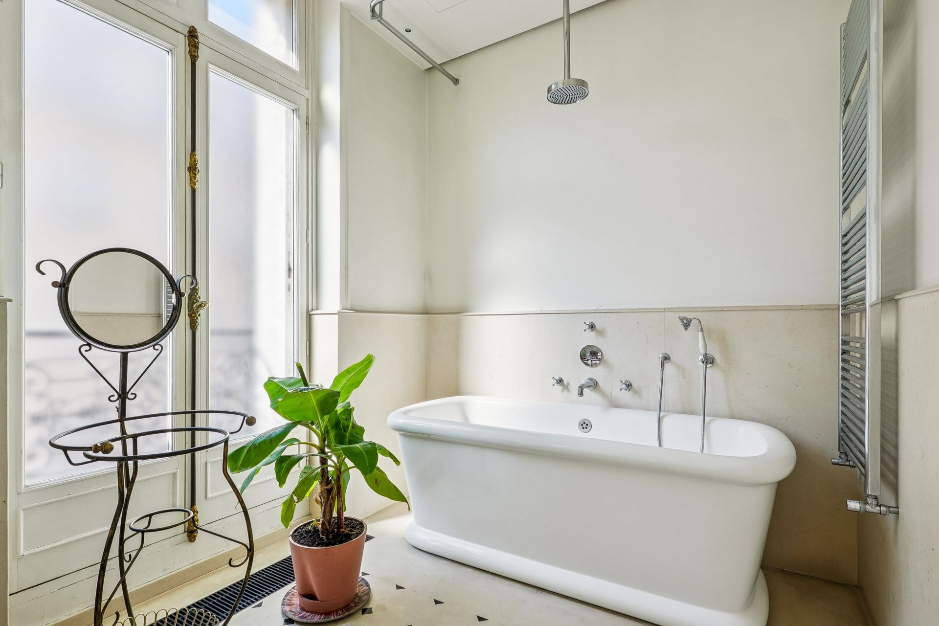 luxury apartment 5 Rooms for sale on PARIS (75008)