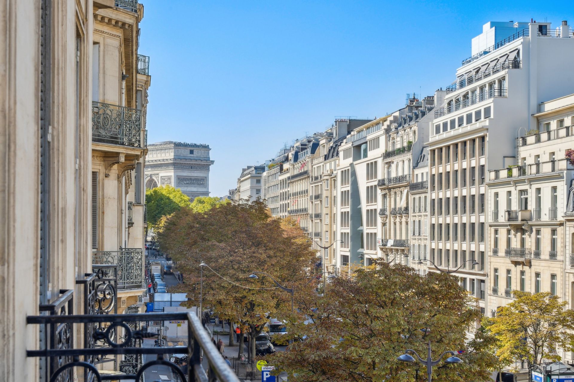 luxury apartment 5 Rooms for sale on PARIS (75008)