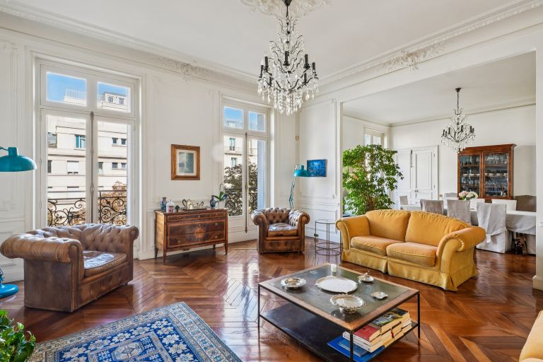 luxury apartment 5 Rooms for sale on PARIS (75008)