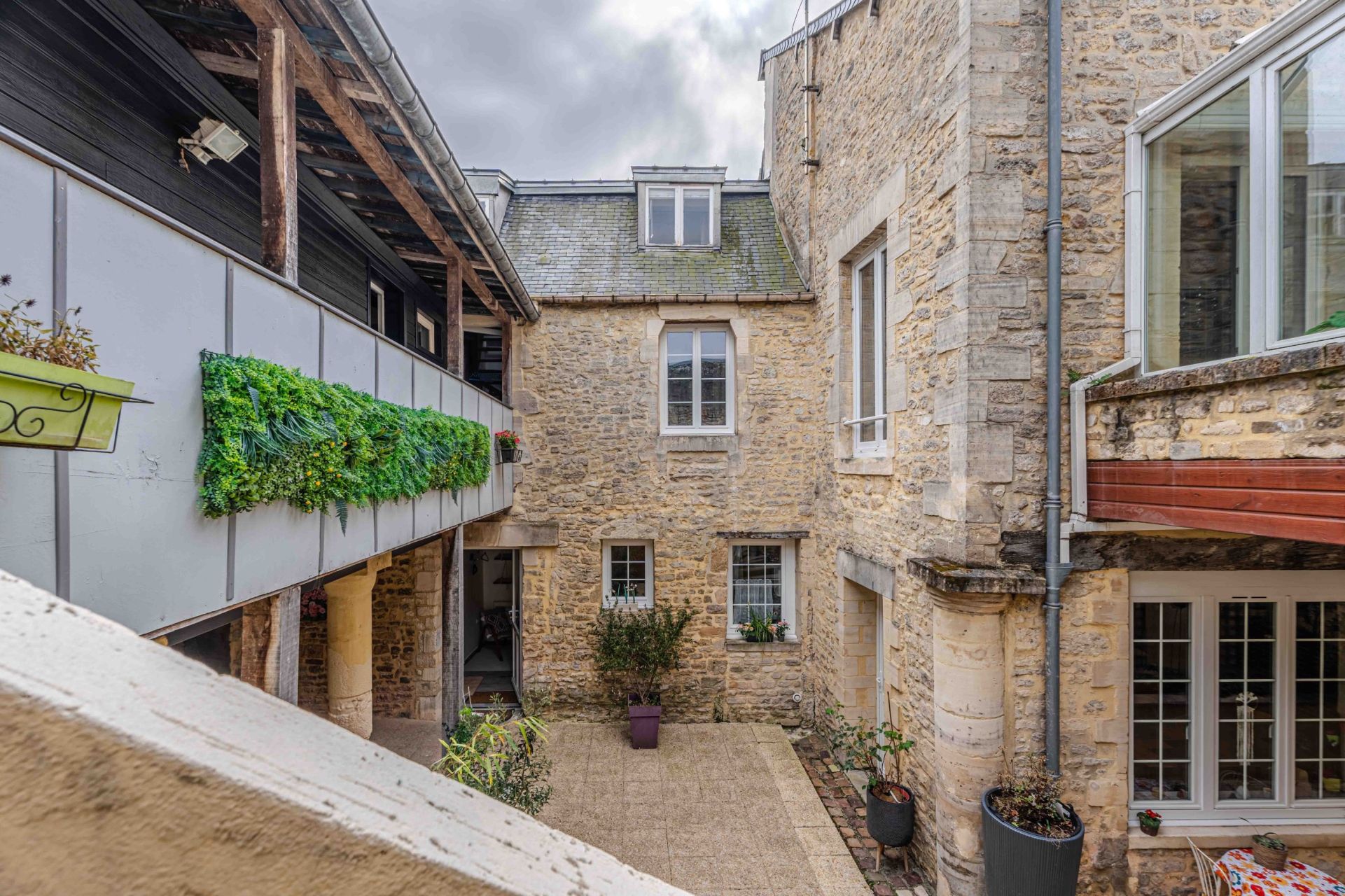 luxury house 15 Rooms for sale on BAYEUX (14400)