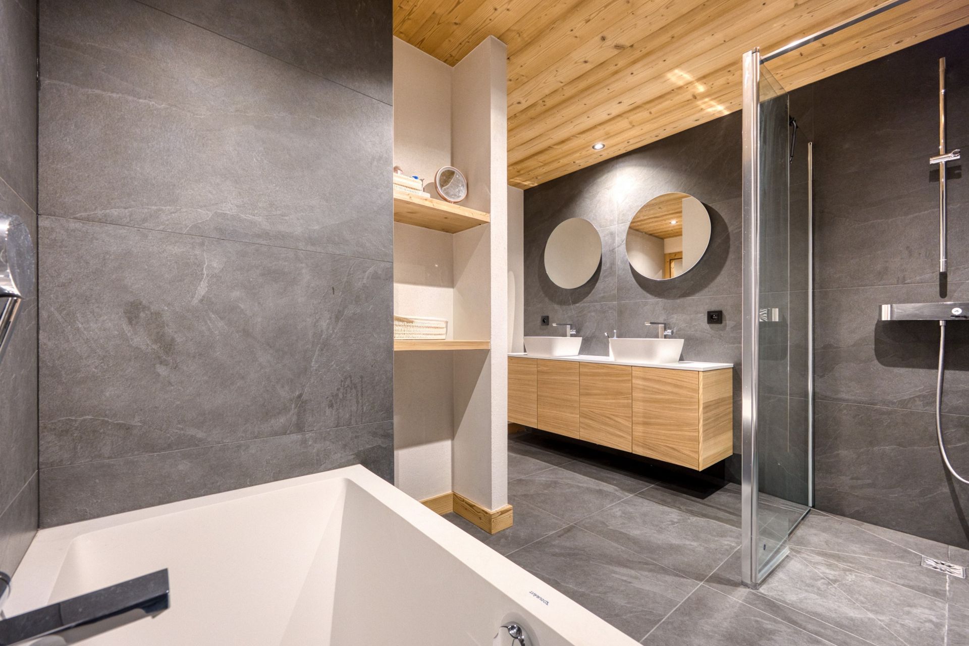 luxury chalet 6 Rooms for sale on ST GERVAIS LES BAINS (74170)