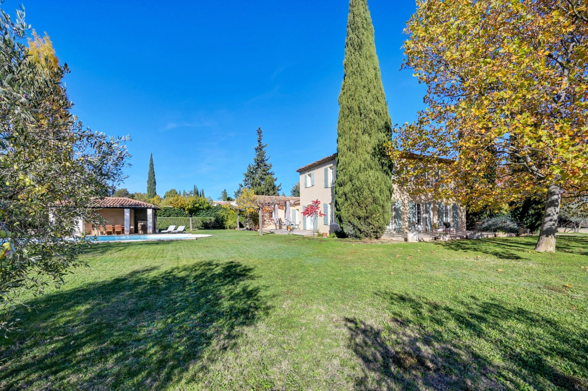 luxury house 8 Rooms for sale on AIX EN PROVENCE (13090)