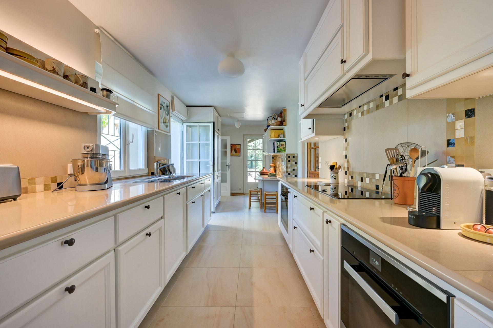 luxury house 8 Rooms for sale on AIX EN PROVENCE (13090)