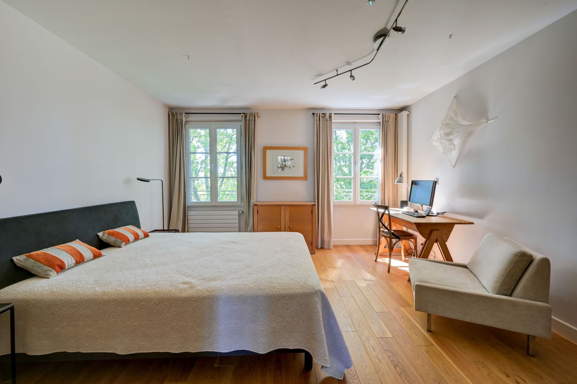 luxury house 8 Rooms for sale on AIX EN PROVENCE (13090)