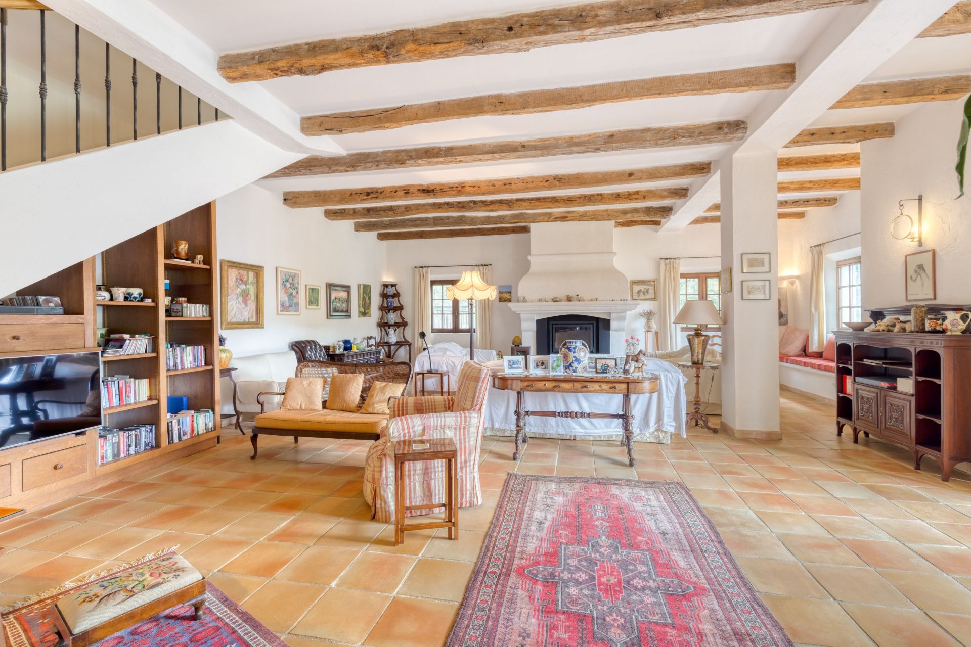 luxury property 10 Rooms for sale on SALERNES (83690)