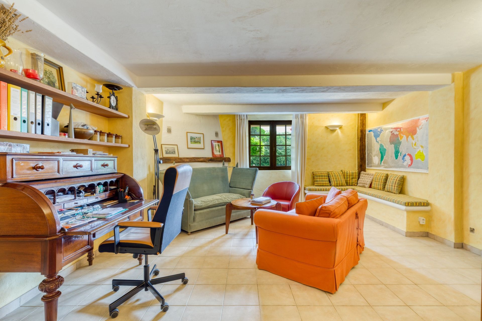 luxury property 10 Rooms for sale on SALERNES (83690)