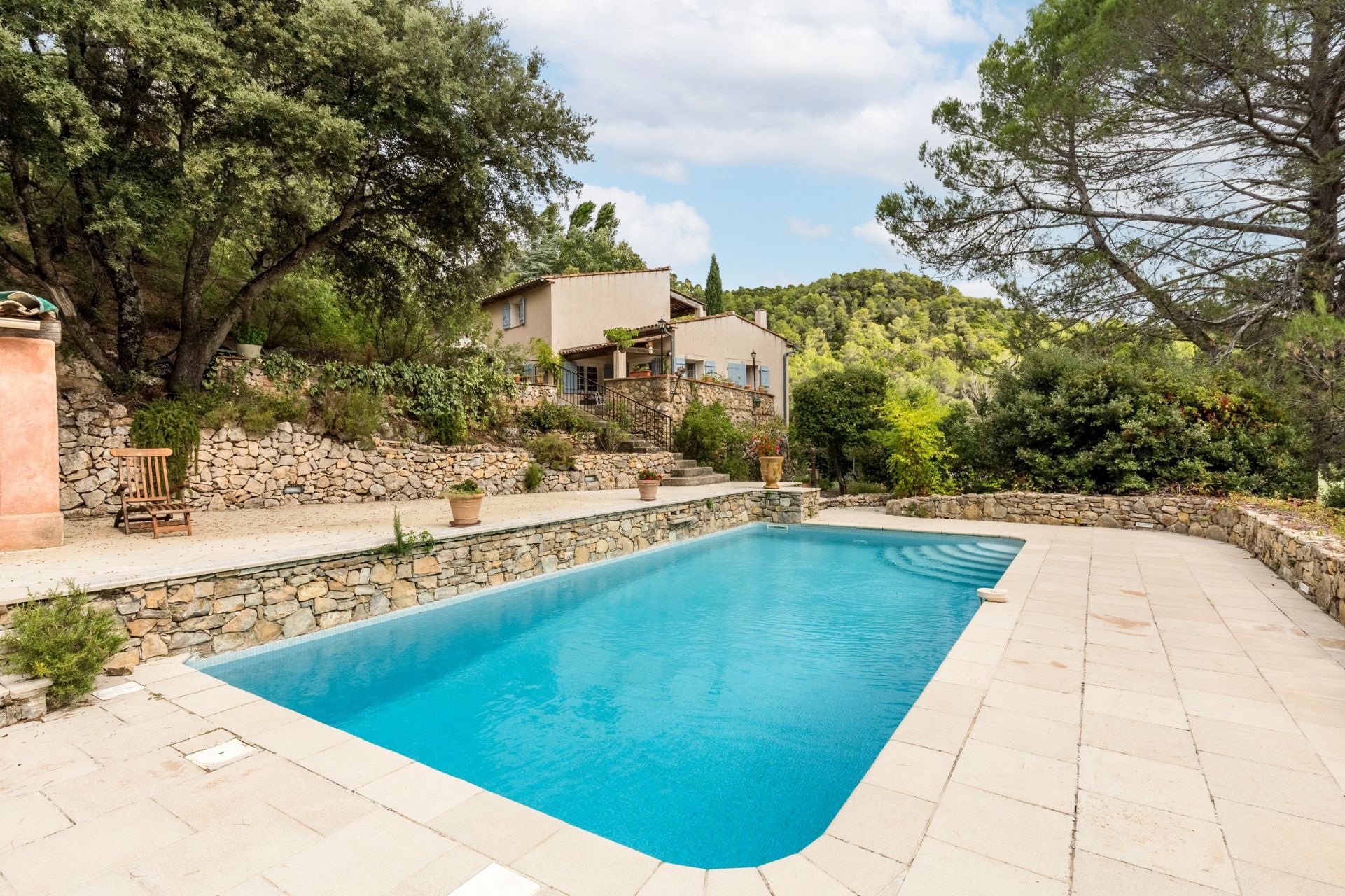 luxury property 10 Rooms for sale on SALERNES (83690)