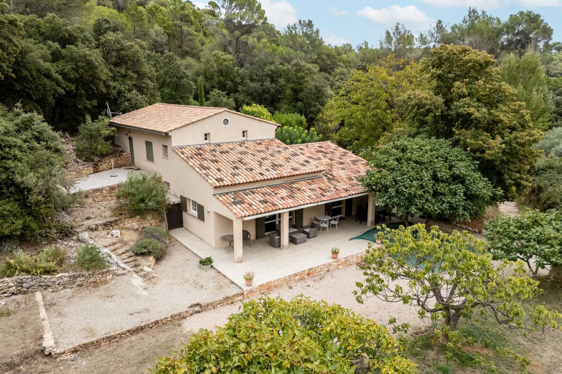 luxury property 10 Rooms for sale on SALERNES (83690)