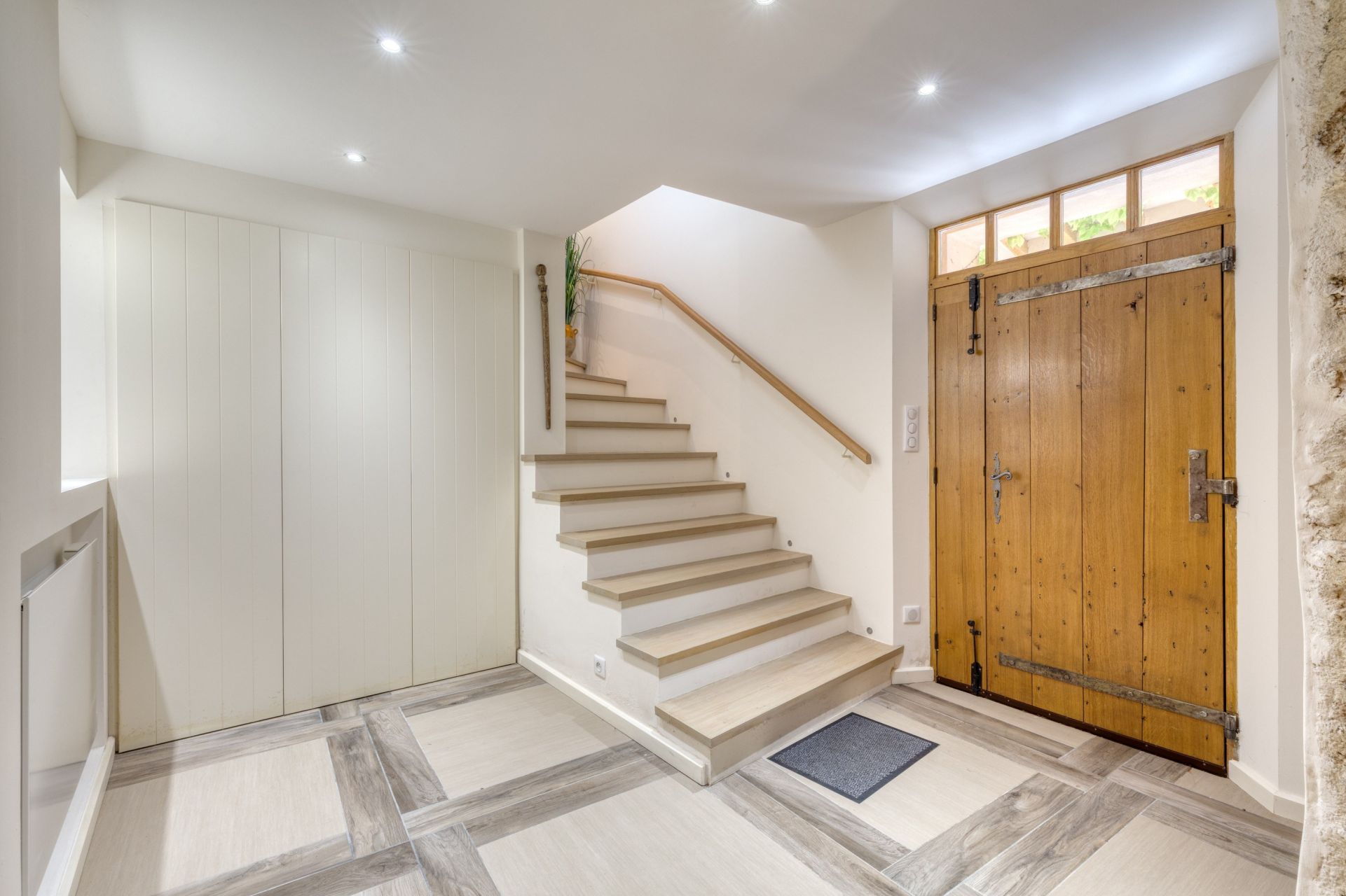 luxury property 10 Rooms for sale on SALERNES (83690)