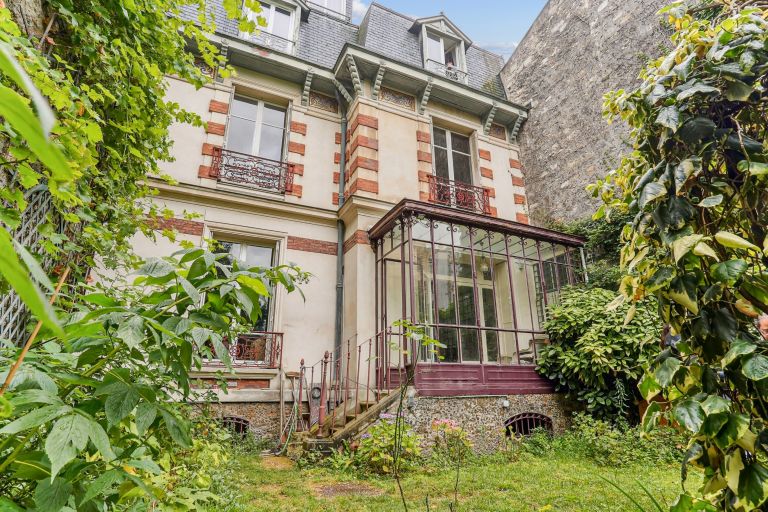 mansion (hôtel particulier) 8 Rooms for sale on PARIS (75016)