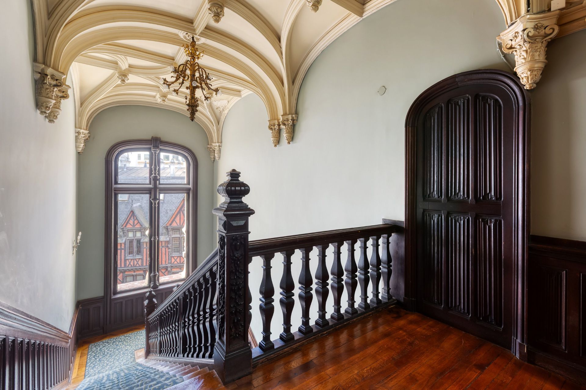 luxury apartment 4 Rooms for sale on PARIS (75008)