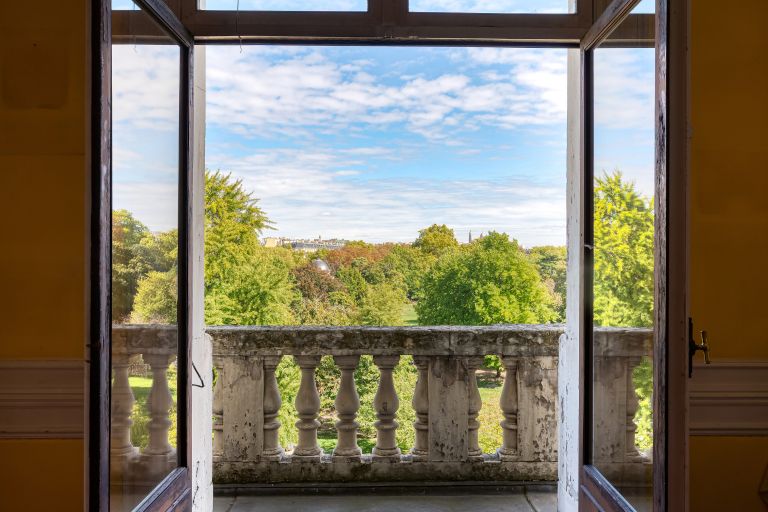 luxury apartment 4 Rooms for sale on PARIS (75008)