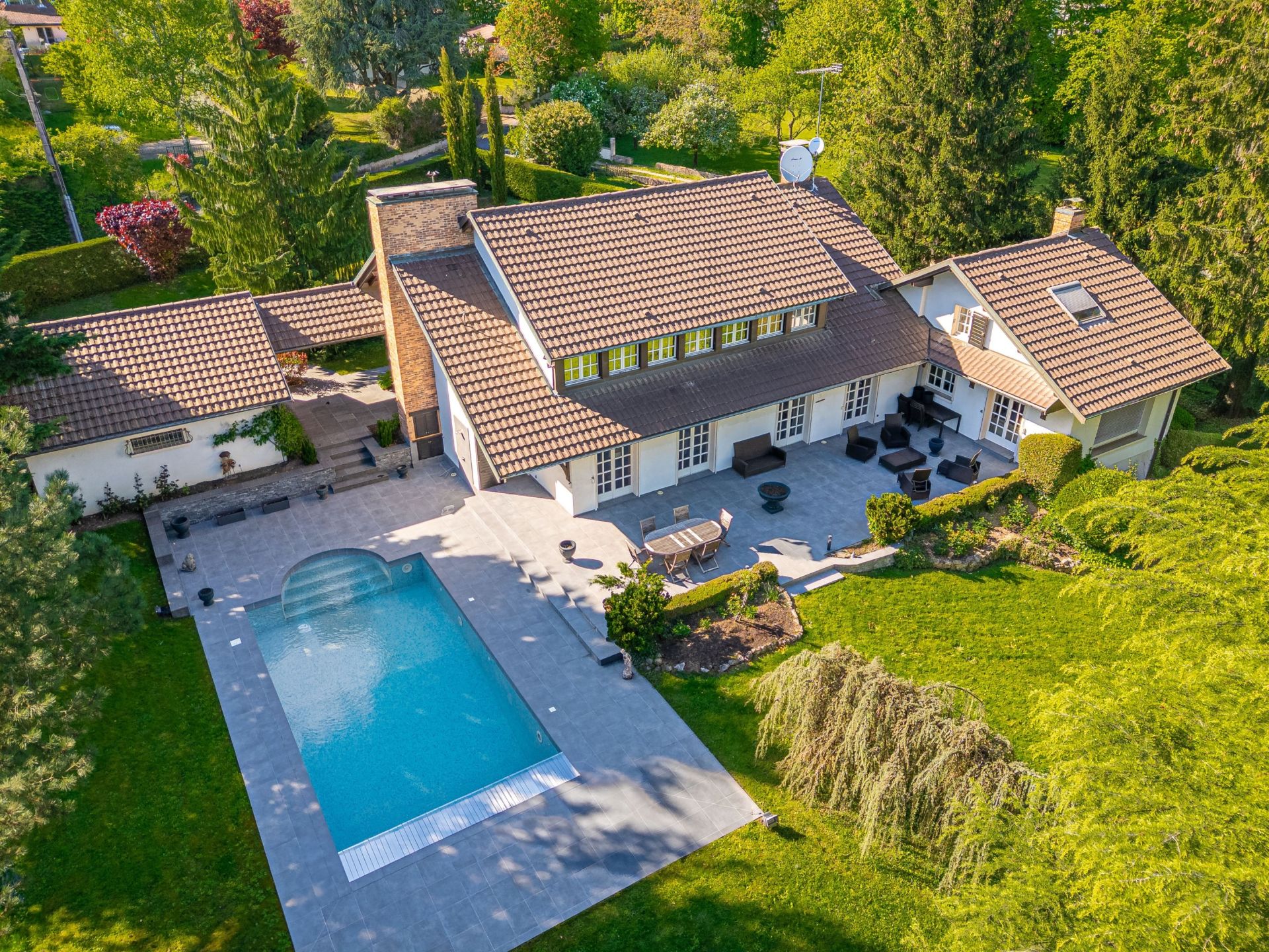 luxury house 12 Rooms for sale on DIVONNE LES BAINS (01220)