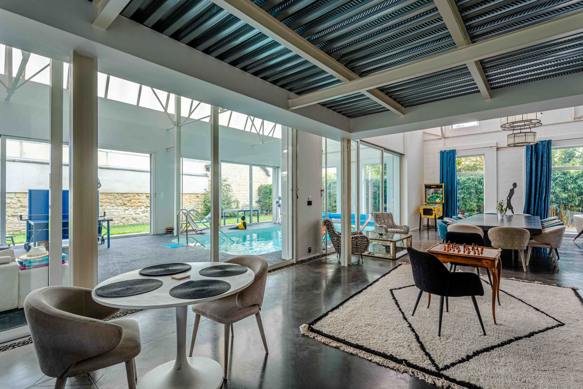 luxury house 7 Rooms for sale on CAEN (14000)