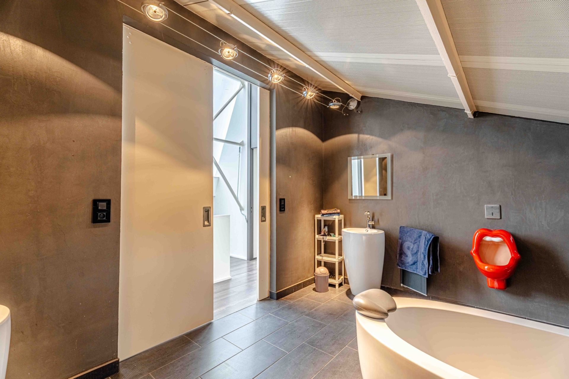 luxury house 7 Rooms for sale on CAEN (14000)