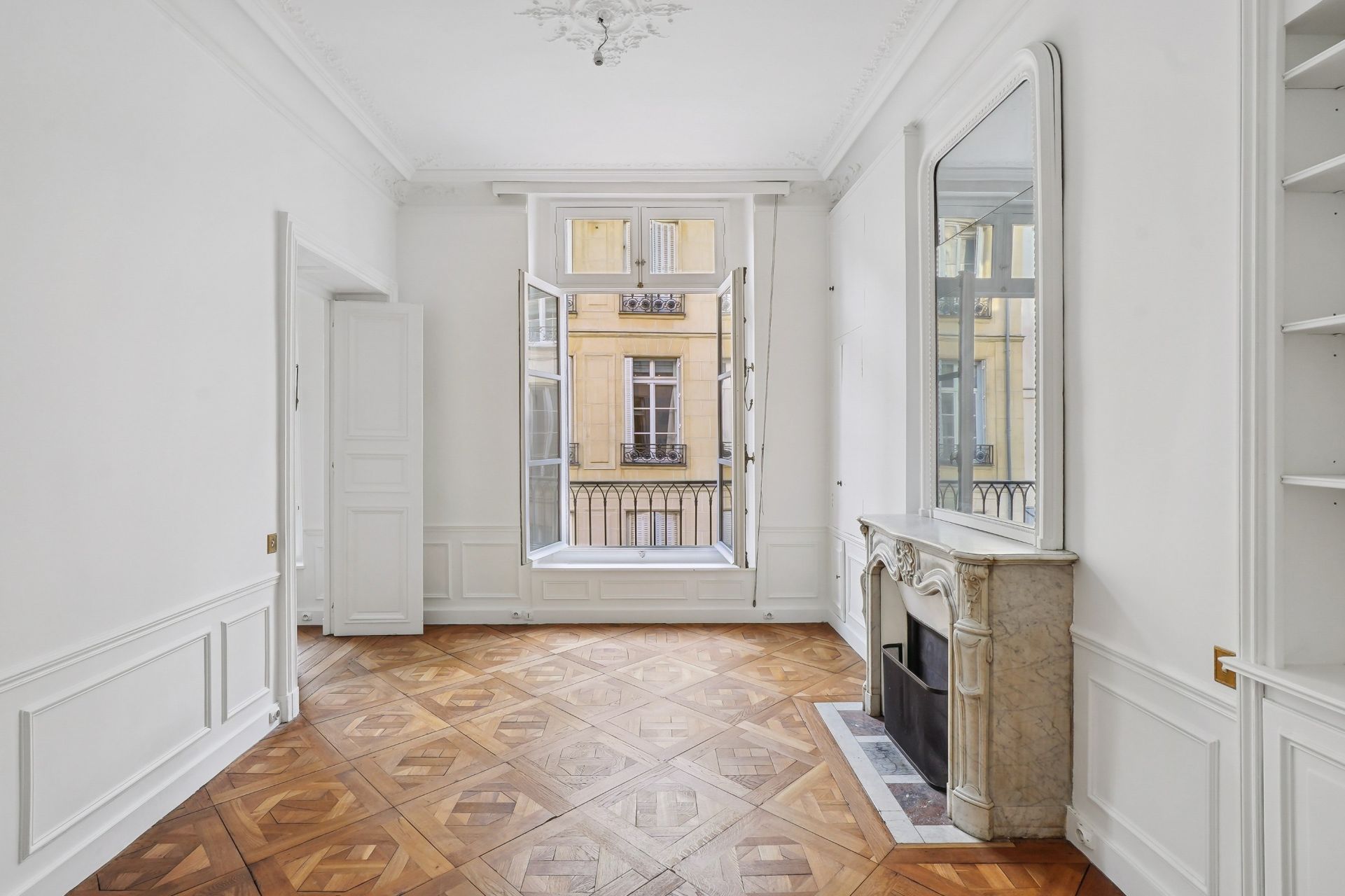 luxury apartment 4 Rooms for sale on PARIS (75001)