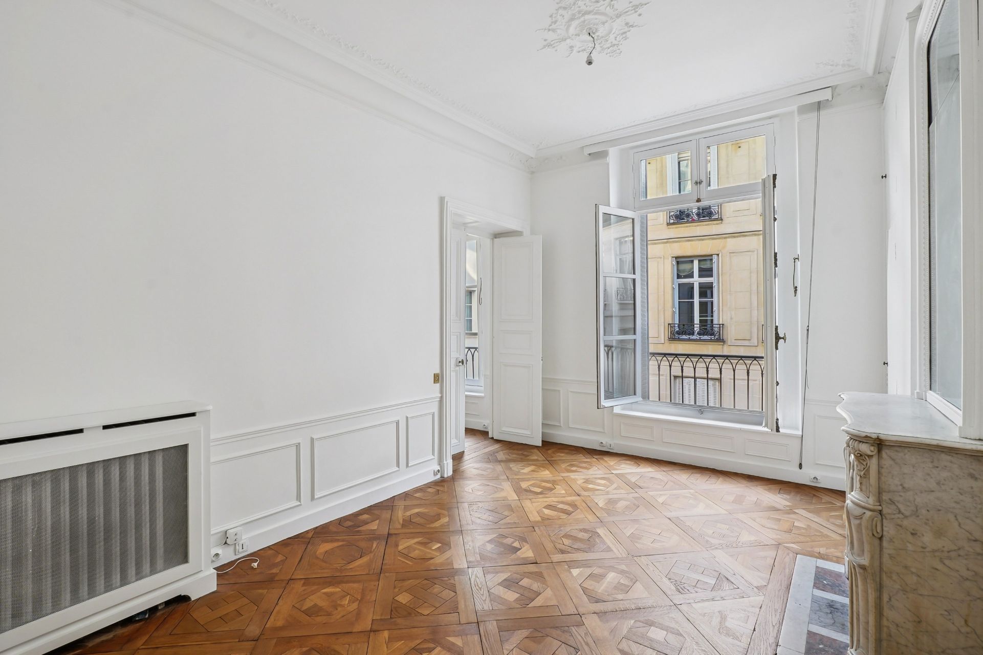 luxury apartment 4 Rooms for sale on PARIS (75001)