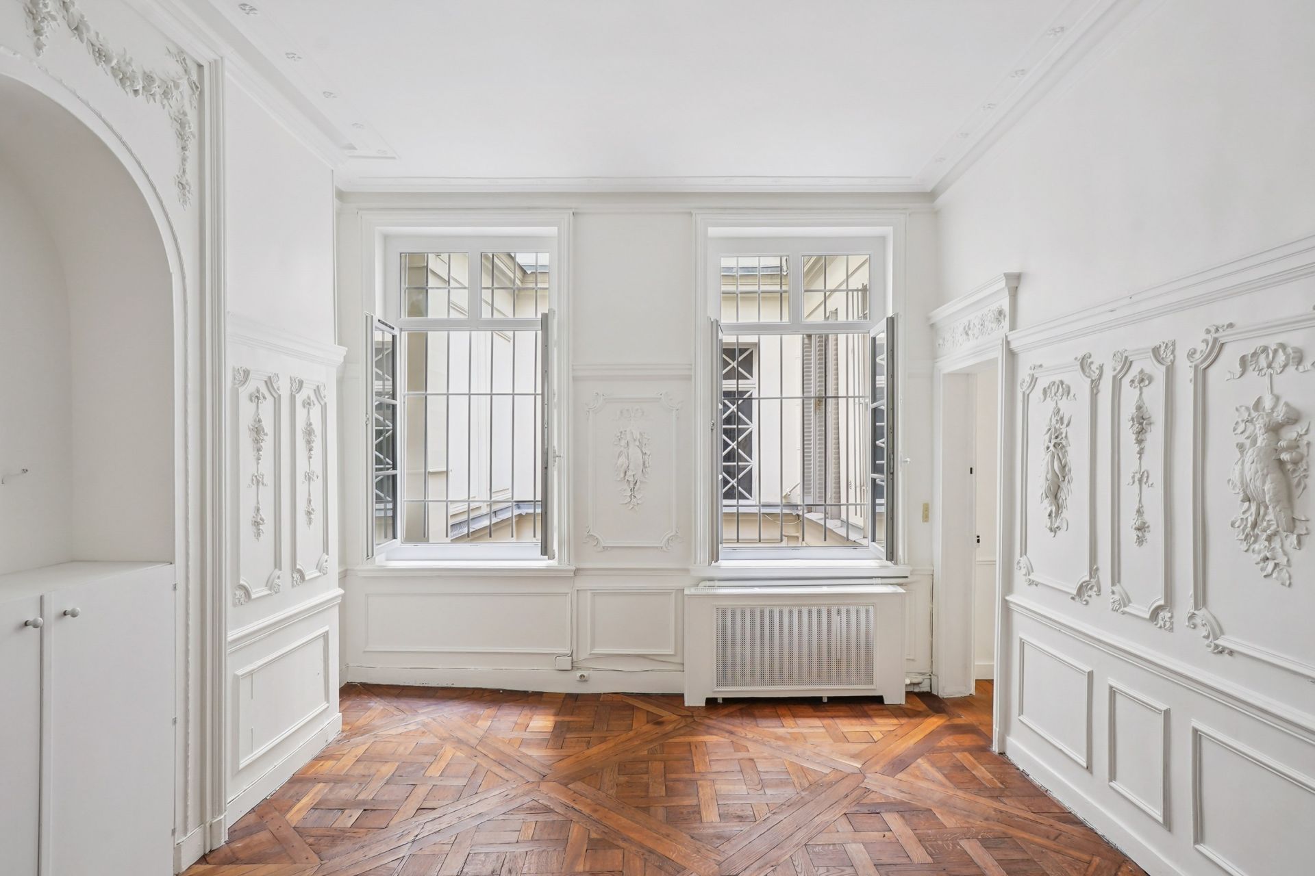 luxury apartment 4 Rooms for sale on PARIS (75001)