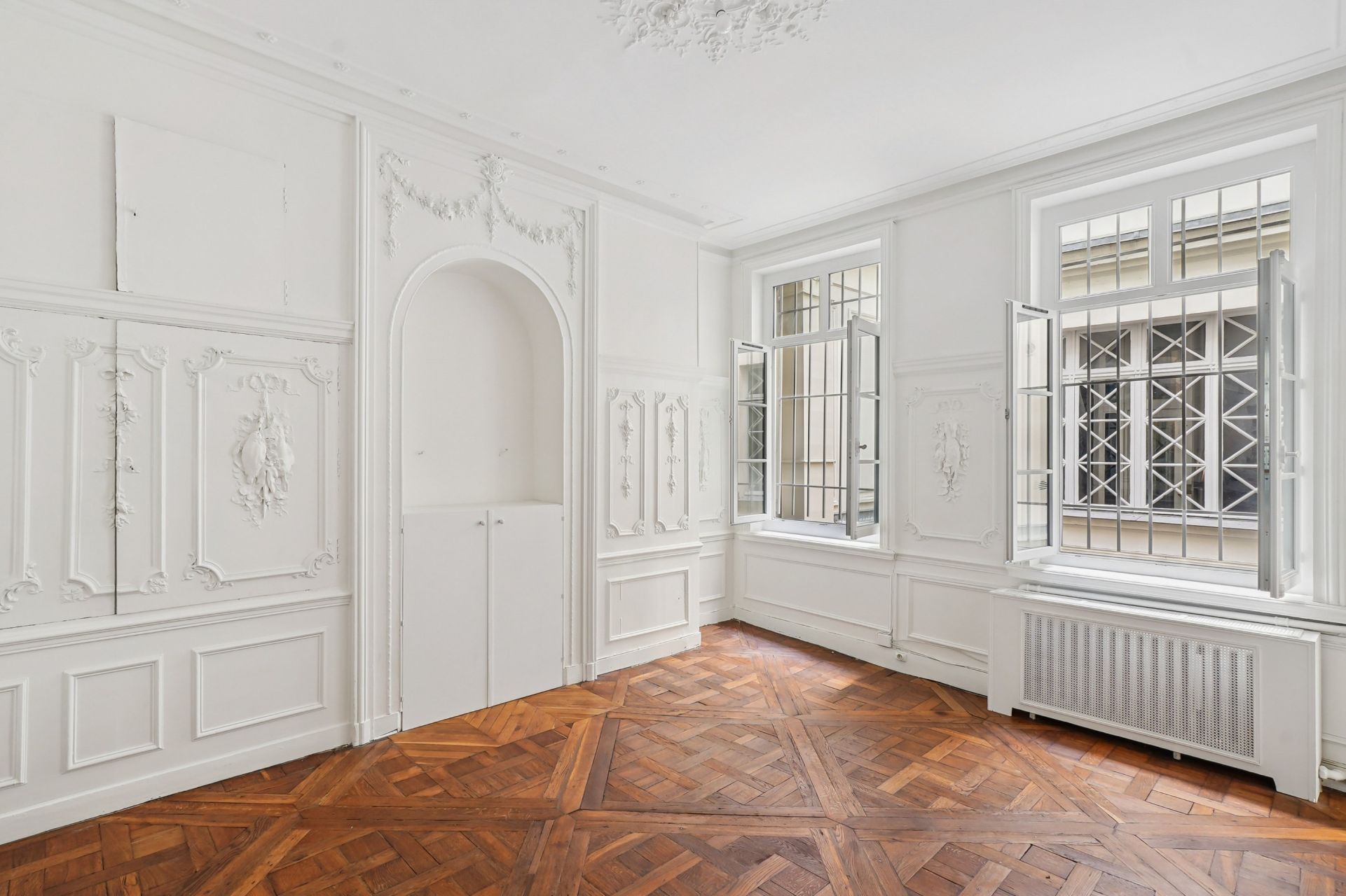 luxury apartment 4 Rooms for sale on PARIS (75001)