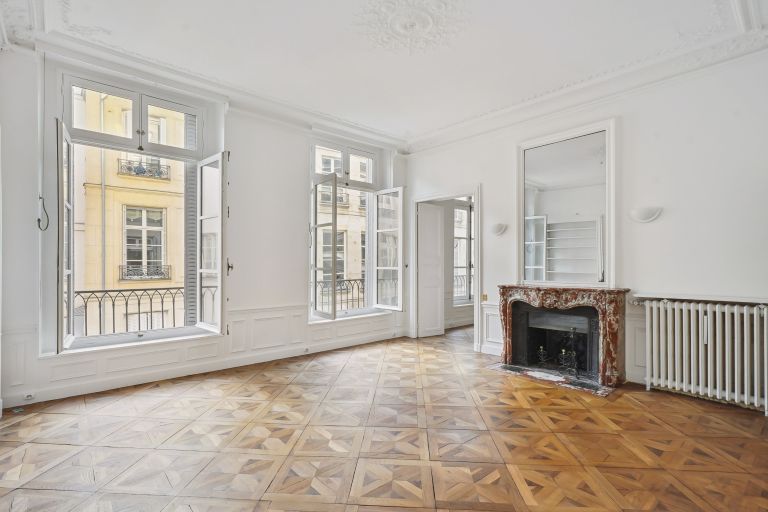 luxury apartment 4 Rooms for sale on PARIS (75001)