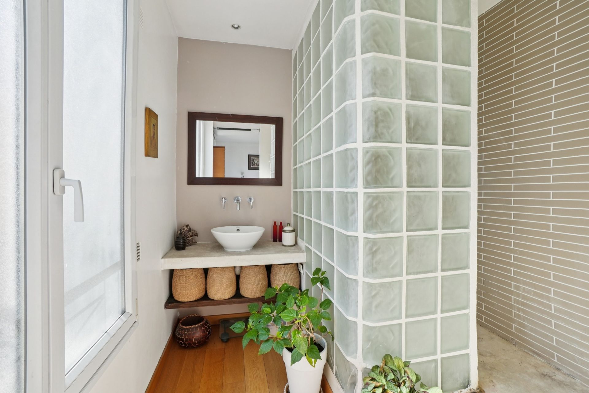 luxury apartment 5 Rooms for sale on PARIS (75011)