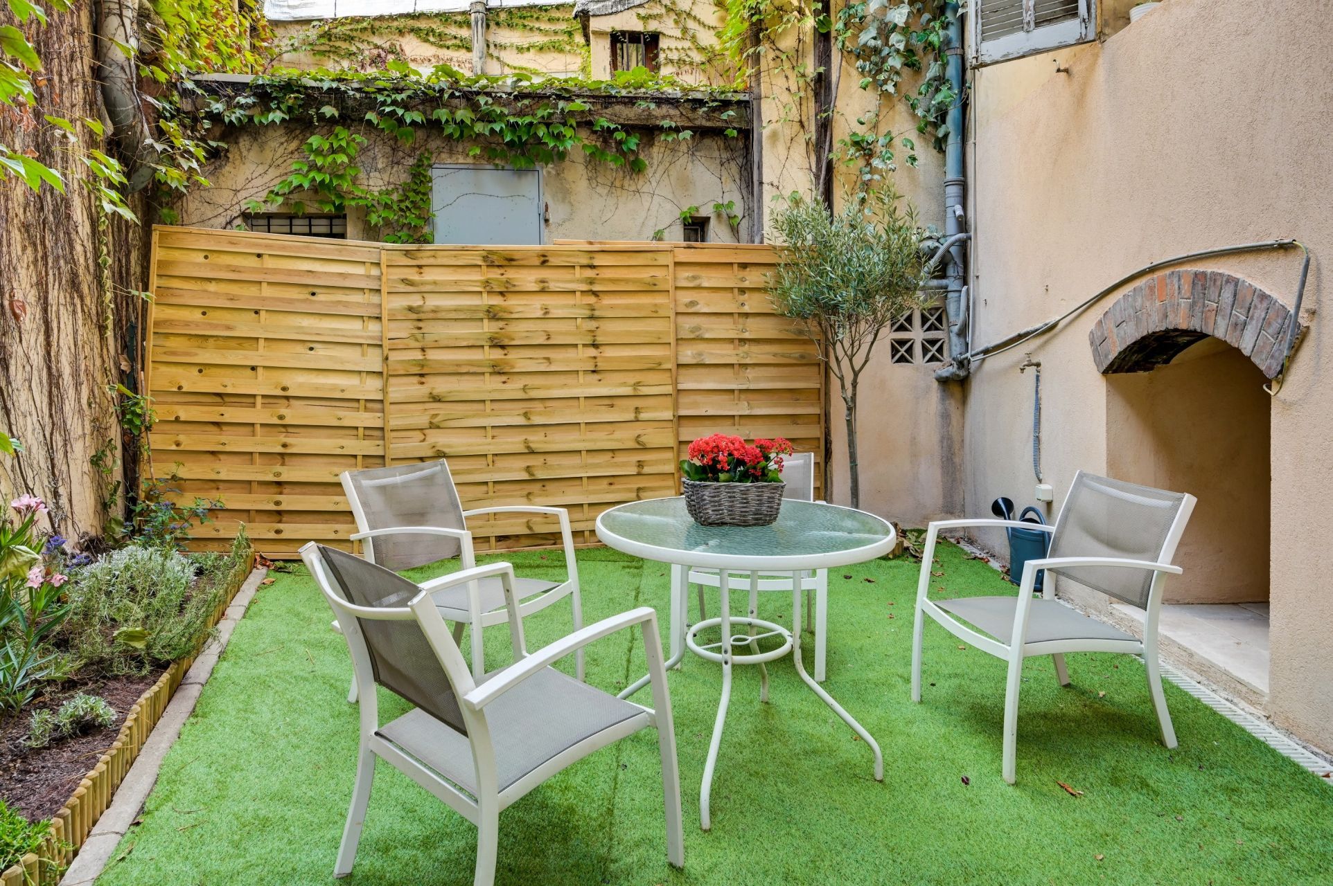 luxury apartment 4 Rooms for sale on AIX EN PROVENCE (13100)